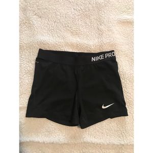 Large Nike Pro 3”